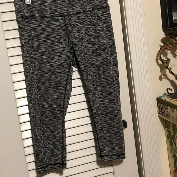 20 Degree Yoga Workout Leggings - Picture 7 of 7